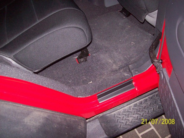 Click image for larger version

Name:	RR Rear Scuff Guards.JPG
Views:	141
Size:	80.7 KB
ID:	27347